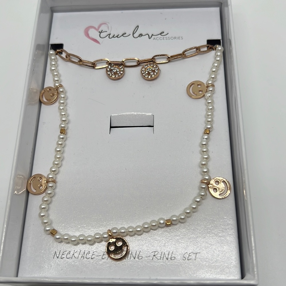 Live Love Smiley Pearl Necklace